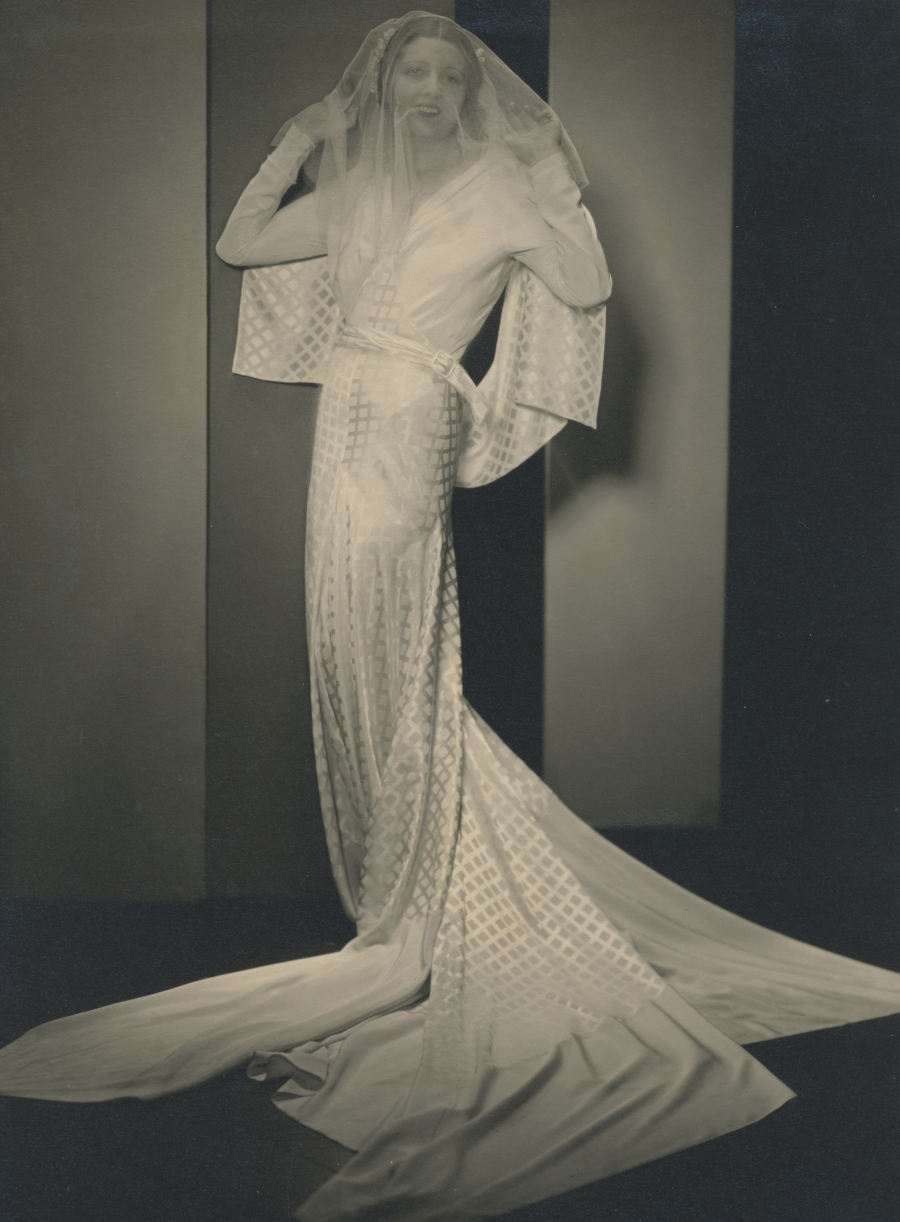 Martine PEYRE en robe de mariée