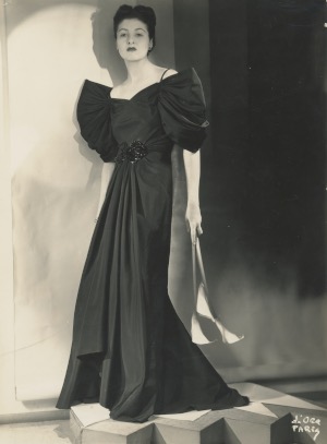 Miniature de Martine PEYRE en robe du soir