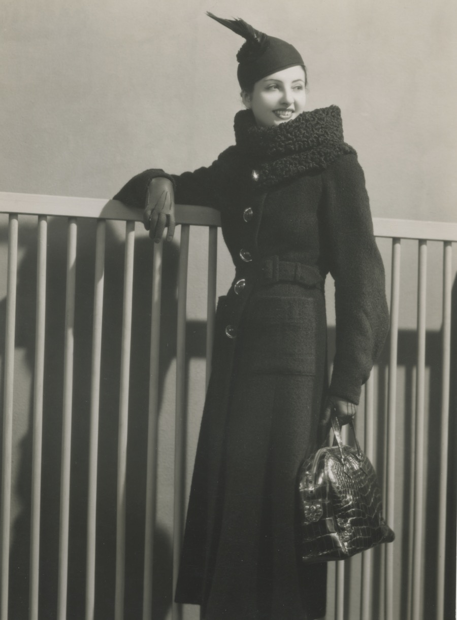 Martine PEYRE en tailleur